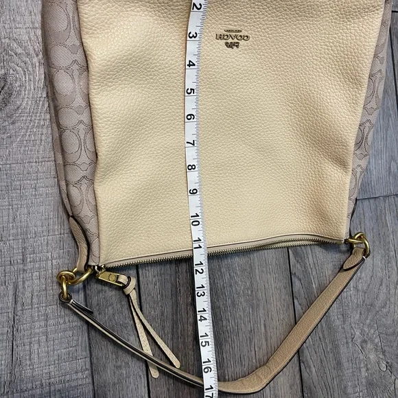 Coach Cream and Tan Hobo shoulder Bag - Picture 11 of 12